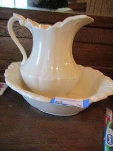 lot 15 image: Wash bowl and PITCHER  off white color