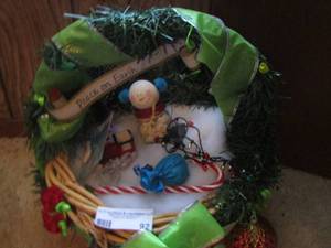 lot 92 image: Wicker basket and Christmas dcor