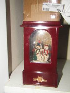 lot 101 image: CHRISTMAS DCOR - BOX W SNOWMAN