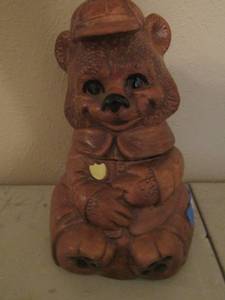lot 12 image: Vintage 1960s Bear Cookie Jar