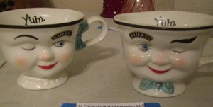 lot 16 image: VINTAGE BAILEYS IRISH CREAM YUM CUPS   Qty 2 (LOOK OF 5060S)