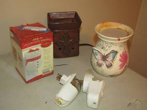 lot 115 image: New snowman scentsy wall plug