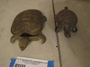 lot 117 image: Brass Turtle TRINKET BOX  &  SILVERPLATE TURTLE  W LID serving and spoon