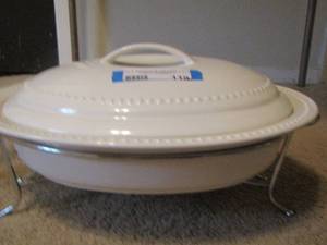 lot 119 image: White bubble cook crock with lid on stand