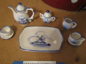 lot 127 image: Mini blue and white windmill tea set