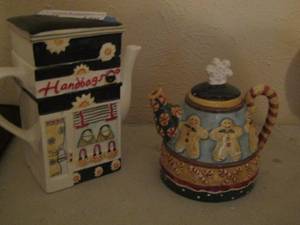 lot 130 image: Handbag tea pot, Sakura China  Debbie mumm ginger bread tea pot