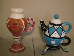 lot 132 image: Christmas Gingerbread man covered mug, Bella Casa  tea for one set