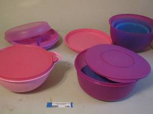 lot 146 image: Tupperware bowls some with lids