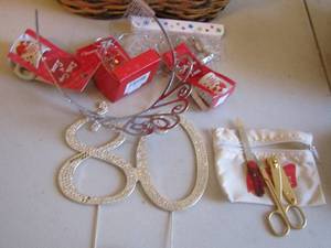 lot 158 image: Tiara little cup of love, manicure gold