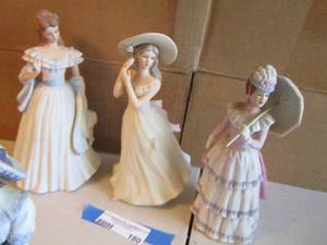 lot 180 image: Home Interior Porcelain Figurines  qty 3