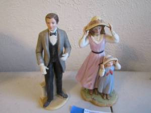 lot 186 image: Home Interior Porcelain Figurines Man & Women qty 2