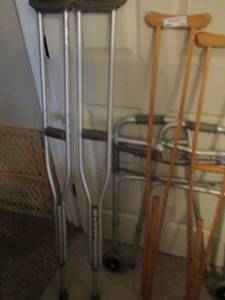 lot 216 image: Crutches qty 2 pair, walker with wheels