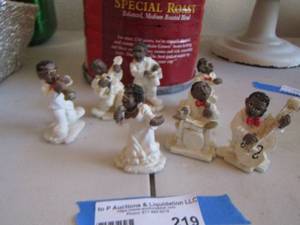 lot 219 image: Black Americana band figurines