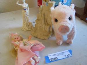lot 245 image: Princess 4 lady , Mar,  Sandman sculpture and piglet