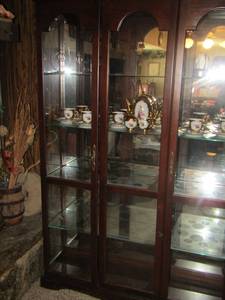 lot 251 image: Glass CURIO Cabinet  5 tier,  DBL door  very nice   lighted- 774812 - BEAUTIFUL PIECE - NO CONTENTS