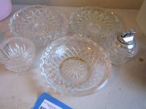 lot 271 image: Crystal bowls, 2 mini canisters