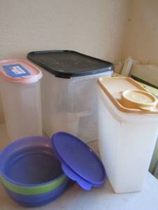 lot 272 image: Cereal containers, plastic bowls