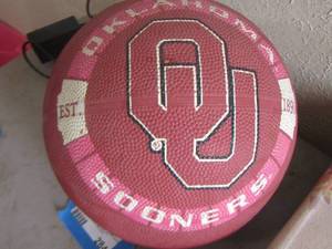 lot 284 image: OU Oklahoma Sooners Basketball  OU EST 1890