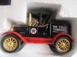 lot 287 image: Texaco 1918 Ford Runabout in box