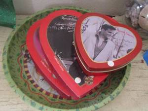 lot 310 image: Elvis Presley candy heart box - Christmas tin tray