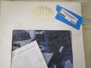lot 313 image: Radio City music hall scarf new