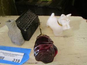 lot 319 image: Small Figurines - rose - dog- house