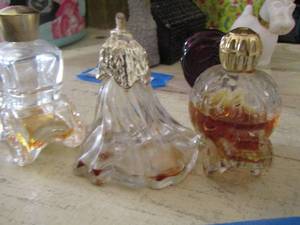 lot 320 image: Vintage perfume bottles qty 3