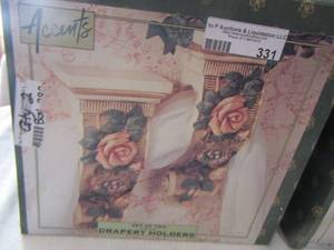 lot 331 image: Set of two Resin rose drapery holders qty 2