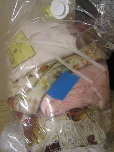 lot 340 image: Bag of pillow cases, sheets and table cover