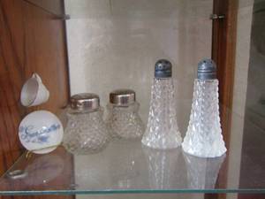 lot 346 image: set of salt and pepper shakers qty 2   &  Mini tea cup and saucer