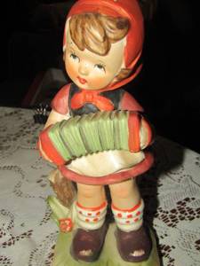 lot 359 image: GIRL PLAYING ACCORDIAN  FIGURINE  HUMMEL