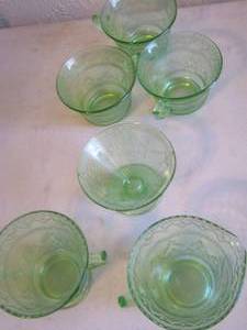 lot 372 image: Green glass  Depression glass   glasses and creamer and sugar