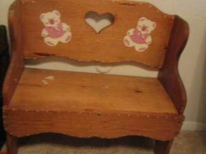 lot 375 image: Childrens bear bench, wooden in sturdy condition size unknown