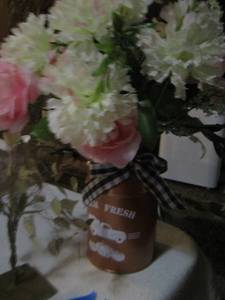 lot 391 image: farm fresh flower vase, gold leaf tree