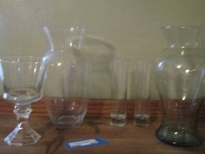 lot 409 image: clear glass floral vases