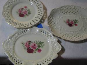 lot 415 image: Formalities by Baum Brothers lace cut 1 round platter, 2 oblong with roses