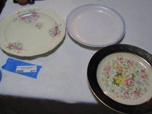 lot 417 image: Rose plate by century, Ceramic lace plate blue trim, rose plate