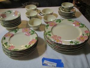 lot 419 image: Franciscan Dusty Rose dish set 6 dinner plates, 6 dessert plates, 6 berry bowls, 6 cups, 5 saucers - 27 PCS   X $$
