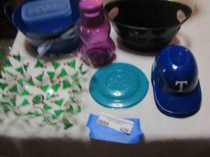 lot 426 image: plastic bowls, baskets, Texas hat, measuring cup and more