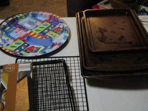 lot 437 image: Santa platter, cookie sheets, cooling sheets new qty 2