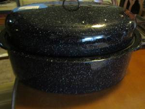 lot 444 image: Black speckled roaster 12 qt