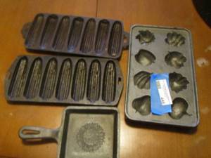 lot 446 image: Cast iron corn bread pan, 4 sunflower skillet, Cast iron fall mold