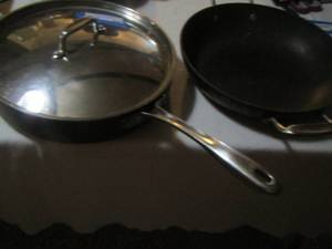 lot 449 image: Covered skillet, members mark 5 qt member market, 2 handled skillet