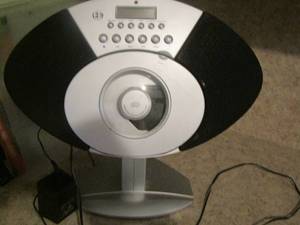 lot 479 image: Electro brand CD disc pack am-FM radio with remote