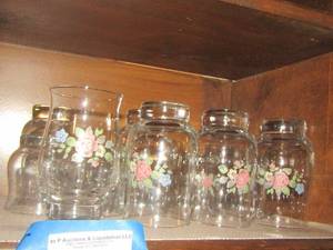 lot 483 image: 6 Rose design Rose Chintz bowls, 2 dinner plates, gravy boat