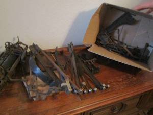 lot 524 image: Vintage typewriter parts not put together