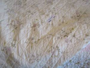 lot 533 image: Full size comforter with sheets and pillow cases