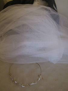 lot 537 image: White wedding dress with head tiara, could not locate the size