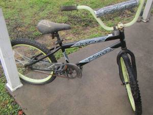 lot 548 image: Huffy Rock It childs bike