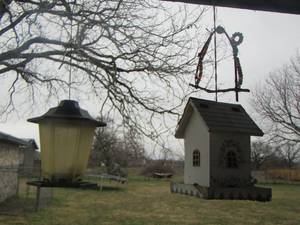 lot 549 image: Various outdoor bird houses